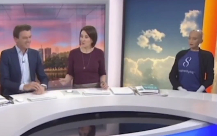 Ρομπότ «τη λέει» στους ανθρώπους σε ζωντανό τηλεοπτικό πρόγραμμα