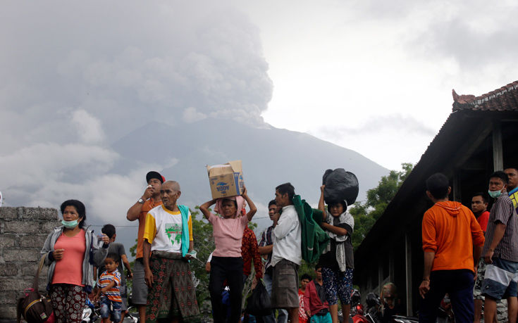 Σε ύψιστο συναγερμό το Μπαλί, κίνδυνος για άμεση μεγάλη έκρηξη του ηφαιστείου Αγκούνγκ
