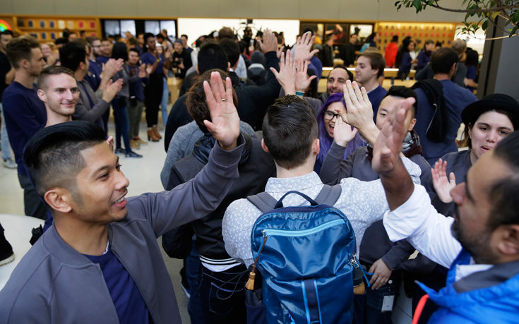 IPHONE &Alpha;&Nu;&Alpha;&Mu;&Omicron;&Nu;&Eta;