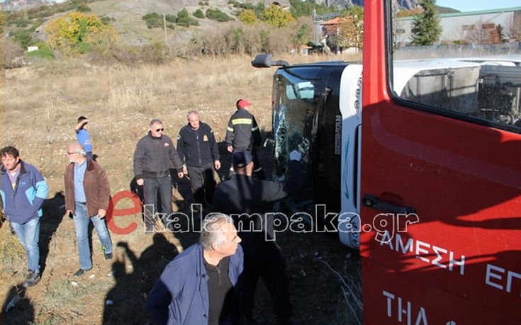 Λεωφορείο του ΚΤΕΛ με μαθητές έπεσε σε χωράφι 20 dpgjpifdjo6