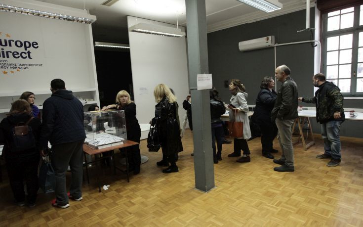Περίπου 160.000 πολίτες πήγαν στις κάλπες για την κεντροαριστερά 4 kentroaristera