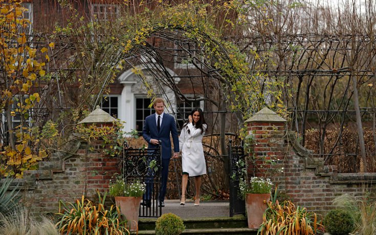 Οι φωτογραφίες του αρραβώνα και το δαχτυλίδι