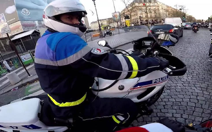 Άγιος Βασίλης «τιμωρός» κυνηγά ασυνείδητο οδηγό που εγκατέλειψε πεζό