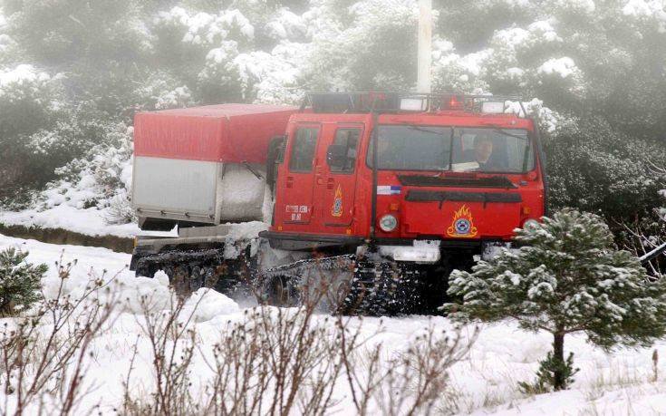 Εξαμελής οικογένεια αποκλεισμένη από τα χιόνια στην Αχαΐα 4 pyro02