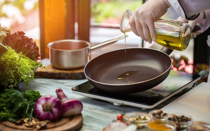 Σε ποια θερμοκρασία πρέπει να τηγανίζουμε 4 shutterstock465334490