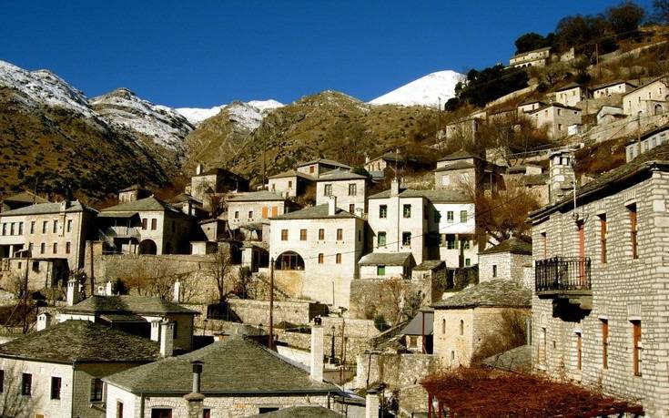 Γραφικά χωριά για μαγικά Χριστούγεννα στο βουνό