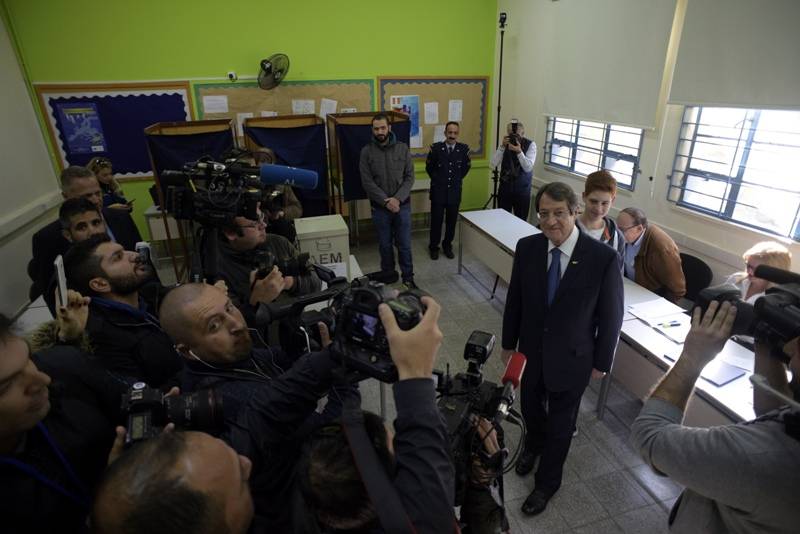 Άνοιξαν οι κάλπες των προεδρικών εκλογών στην Κύπρο 4 AP 18028282067983