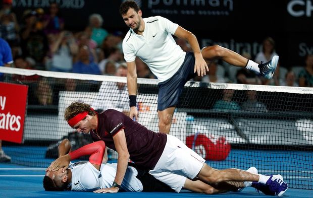 Σωριάστηκε ο Κύργιος, δεχόμενος το μπαλάκι στο πρόσωπο!