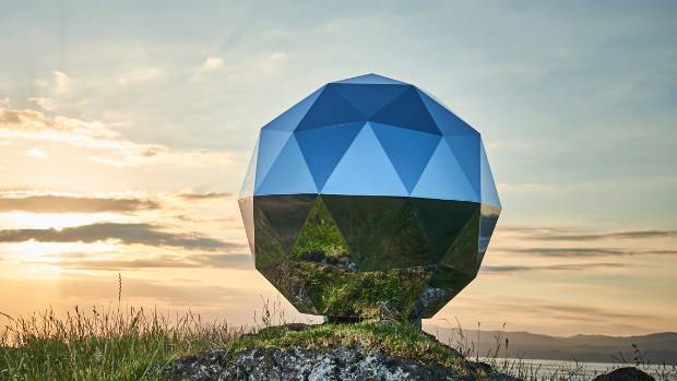 Το «Άστρο της Ανθρωπότητας», η… ντισκομπάλα που εκνευρίζει τους αστρονόμους