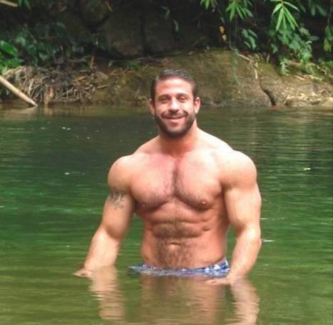 Πρώην πρωταγωνιστής σε γκέι ερωτικές ταινίες είναι καθηγητής μαθηματικών σε Πανεπιστήμιο