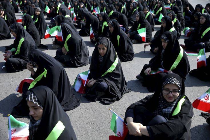 Iranians attend a rally marking the 39th anniversary of Iran's 1979 Islamic Revolution, in Tehran, Iran, Sunday, Feb. 11, 2018. Hundreds of thousands of Iranians rallied on the streets Sunday to mark the anniversary, just weeks after anti-government protests rocked cities across the country. (AP Photo/Ebrahim Noroozi)