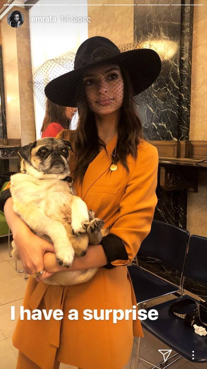 Με πλερέζα παντρεύτηκε η Emily Ratajkowski τον επί λίγες εβδομάδες σύντροφό της