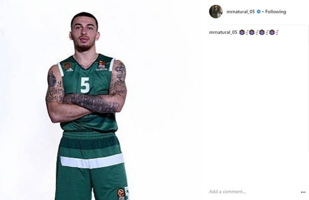 O &Mu;ά&iota;&kappa; &Tau;&zeta;έ&iota;&mu;&sigmaf; “&alpha;&nu;έ&beta;&alpha;&sigma;&epsilon;” &phi;&omega;&tau;&omicron;&gamma;&rho;&alpha;&phi;ί&alpha; &mu;&epsilon; &tau;&eta;&nu; &phi;&alpha;&nu;έ&lambda;&alpha; &tau;&omicron;&upsilon; &Pi;&alpha;&nu;&alpha;&theta;&eta;&nu;&alpha;ϊ&kappa;&omicron;ύ!