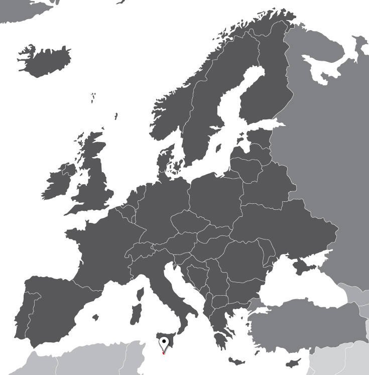 Καταγάλανα νερά και μεσαιωνικά κάστρα στη νικηφόρα πόλη