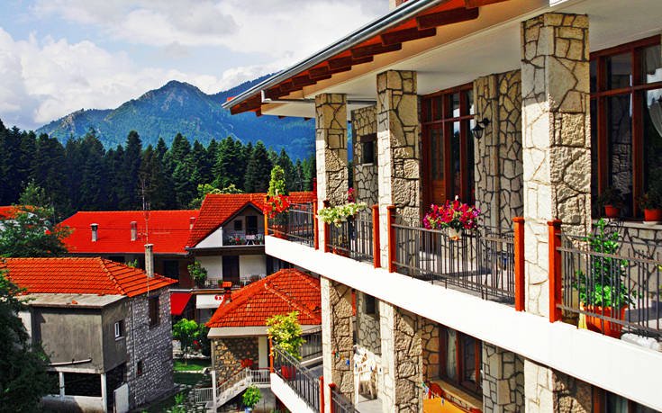 Παραμυθένια δάση και χιονισμένες βουνοκορφές στην Ελάτη