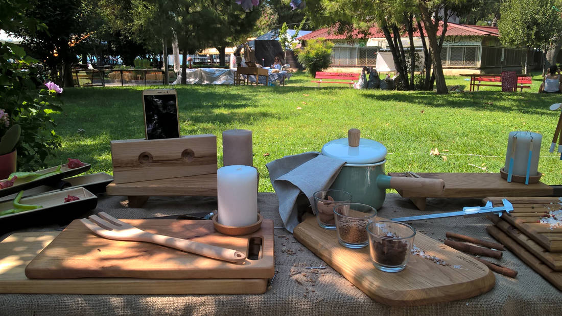 Τα ξαδέλφια από τη Θεσσαλονίκη που φτιάχνουν καλαίσθητα χρηστικά αντικείμενα από ξύλο