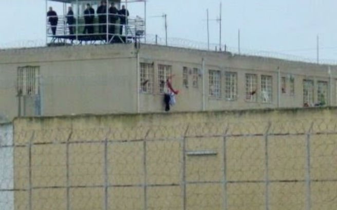 Ολιγόλεπτη ομηρία σωφρονιστικού υπαλλήλου στις φυλακές Τρικάλων