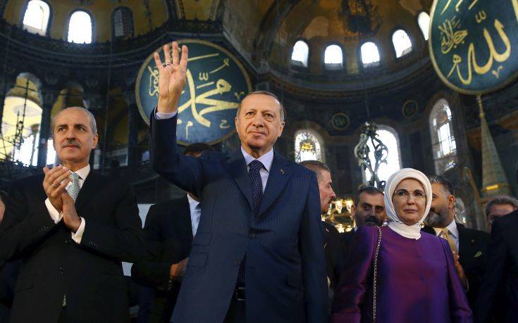 Με ισλαμικό χαιρετισμό μπήκε στην Αγία Σοφία ο Ερντογάν 4 AP 18090436897346