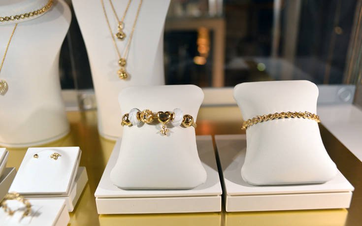 Η PANDORA Shine Collection 2018 άφησε το χρυσό της σημάδι στο κέντρο της Αθήνας