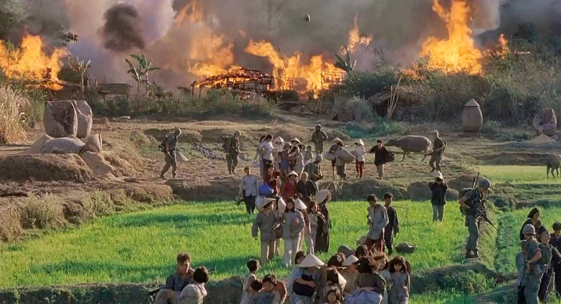 «Platoon», το ανατρεπτικό φιλμ που επέλεξε να μη βιάσει την Ιστορία για το Βιετνάμ
