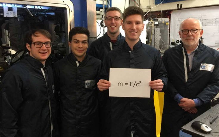 Το φιλόδοξο πείραμα με στόχο «το ακατόρθωτο», να φτιάξει ύλη από φως