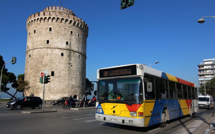 Σύγκρουση λεωφορείου με αυτοκίνητο στη Θεσσαλονίκη 4 oasth