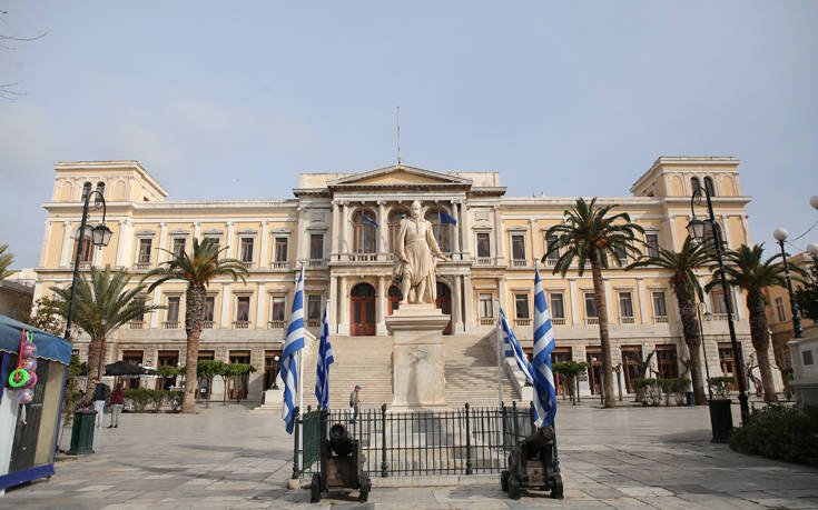 Ρετρό ατμόσφαιρα στην καρδιά των Κυκλάδων 16 ΣΥΡΟΣ