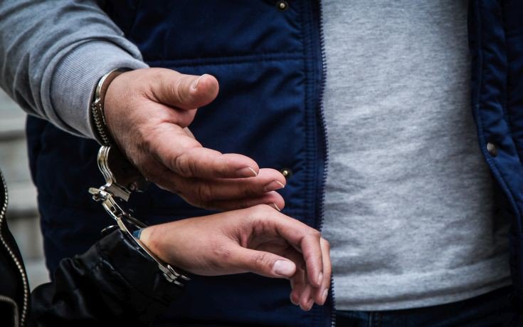Στο Αυτόφωρο ο άνδρας που ταμπουρώθηκε σε συμβολαιογραφείο