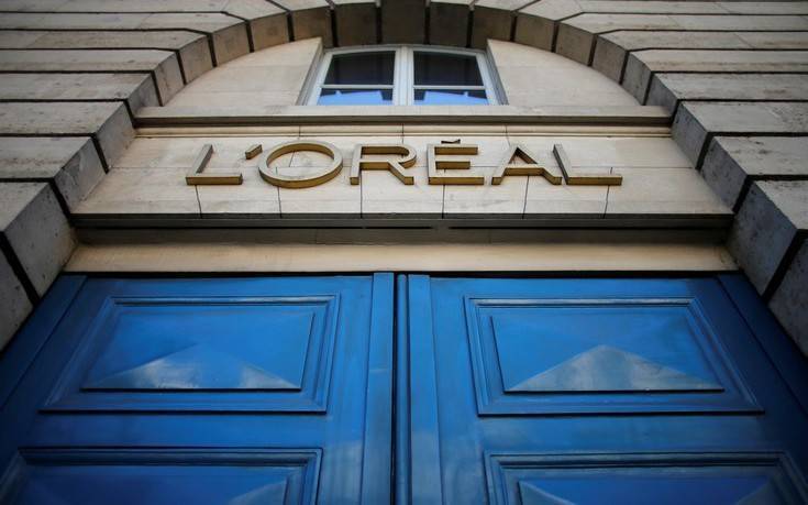 Συμφωνία L’Oreal και Valentino για την παραγωγή αρωμάτων και πολυτελών ειδών