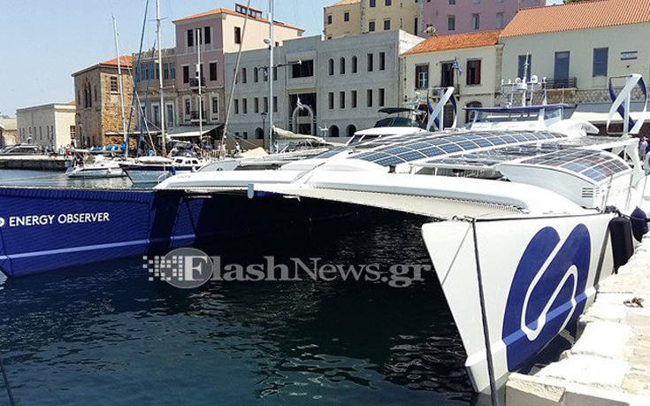 Το ξεχωριστό καταμαράν στο παλιό λιμάνι των Χανίων 24 dpgojo8
