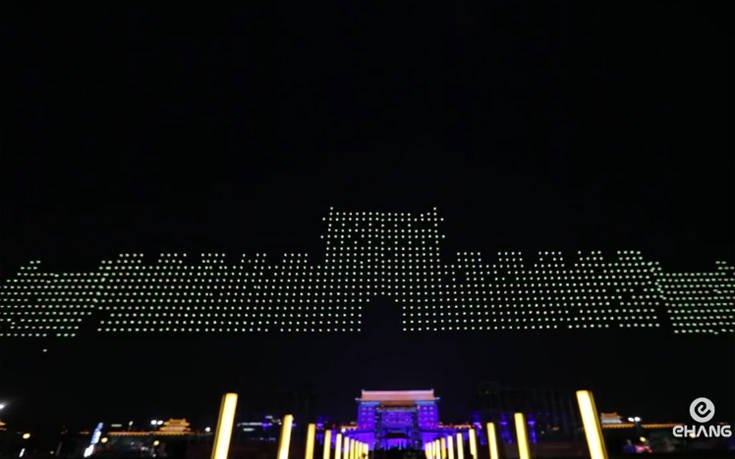 Φώτισαν τον νυχτερινό ουρανό 1.374 drones 16 drone4