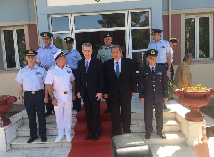 Πάνος Καμμένος και πρέσβης των ΗΠΑ στην 110 Πτέρυγα Μαχης