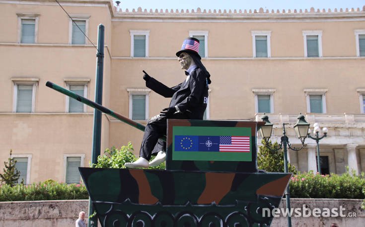 Με πολεμικά άρματα το ΠΑΜΕ στο Σύνταγμα 28 prtmai19
