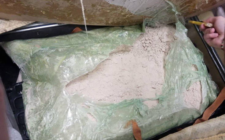 Έκρυβε στο σπίτι της πέντε κιλά ηρωίνης 4