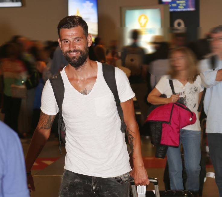Ο Μουρούτσος έφυγε από το Survivor 2, γύρισε Ελλάδα και έπεσε στην αγκαλιά της Λάουρας 19 0633_MIXALIS_MOYROYTSOS_962018