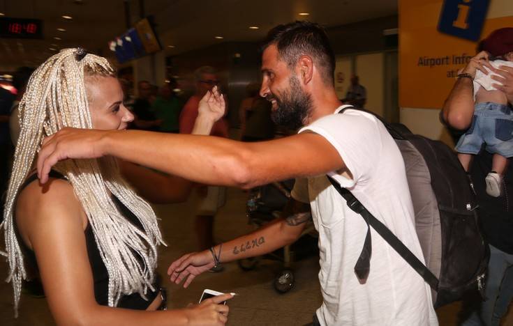 Ο Μουρούτσος έφυγε από το Survivor 2, γύρισε Ελλάδα και έπεσε στην αγκαλιά της Λάουρας 18 0652_LAOYRA_NARGES_MIXALIS_MOYROYTSOS_962018