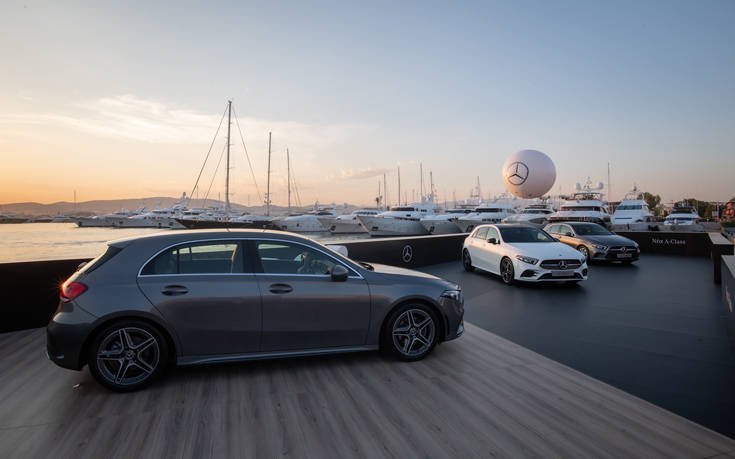 Υποδοχή της νέας Mercedes-Benz A-Class με το εντυπωσιακό live show του Σάκη Ρουβά