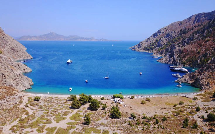 Η υπέροχη βοτσαλωτή παραλία της Σύμης 13 ΝΑΝΝΟΥ ΣΥΜΗ