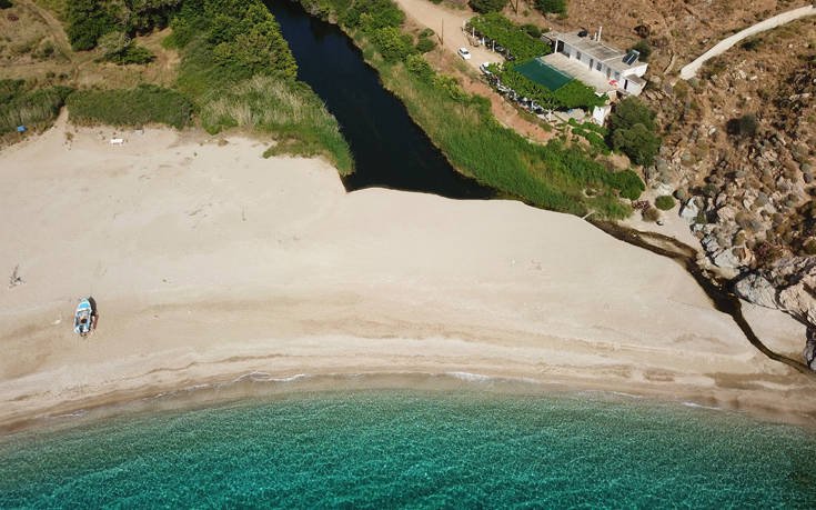 Η εκπληκτική παραλία Ποτάμι στην Εύβοια 21 shutterstock 1094709236 1