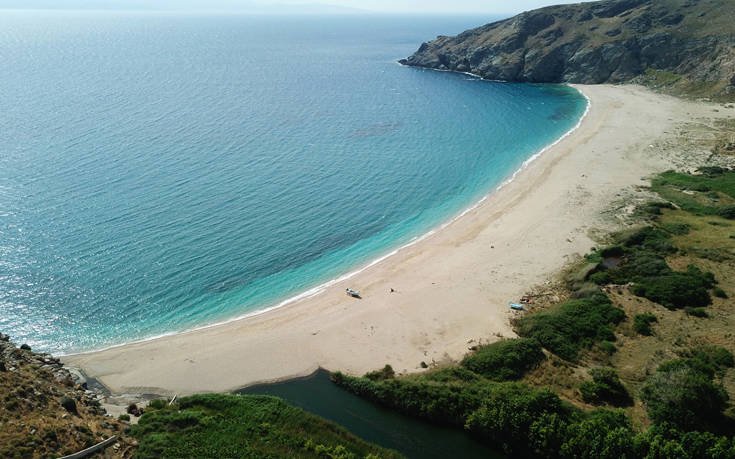 Η εκπληκτική παραλία Ποτάμι στην Εύβοια 20 shutterstock 1094709260 1