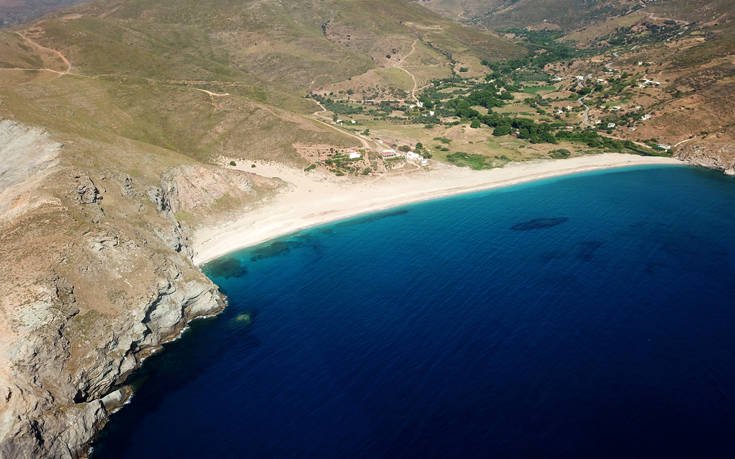 Η εκπληκτική παραλία Ποτάμι στην Εύβοια 18 shutterstock 1094709836 1