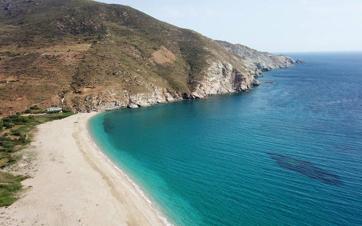 Η εκπληκτική παραλία Ποτάμι στην Εύβοια 19 shutterstock 1094709839 1
