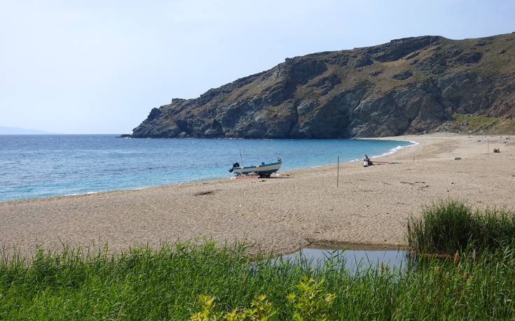 Η εκπληκτική παραλία Ποτάμι στην Εύβοια