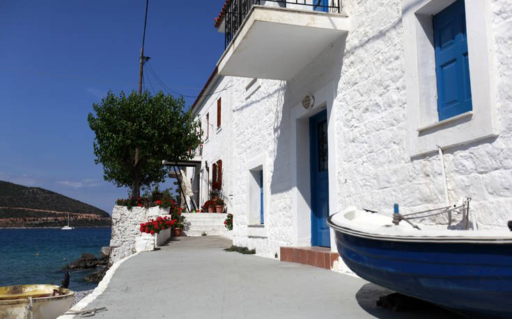 Το μοναχικό χωριό του Μοριά, που θα σας γοητεύσει