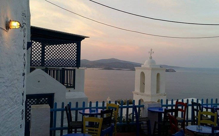 Θρυλικά μπαρ του Αιγαίου που πρέπει να έχεις επισκεφτεί 9 castro bar 1
