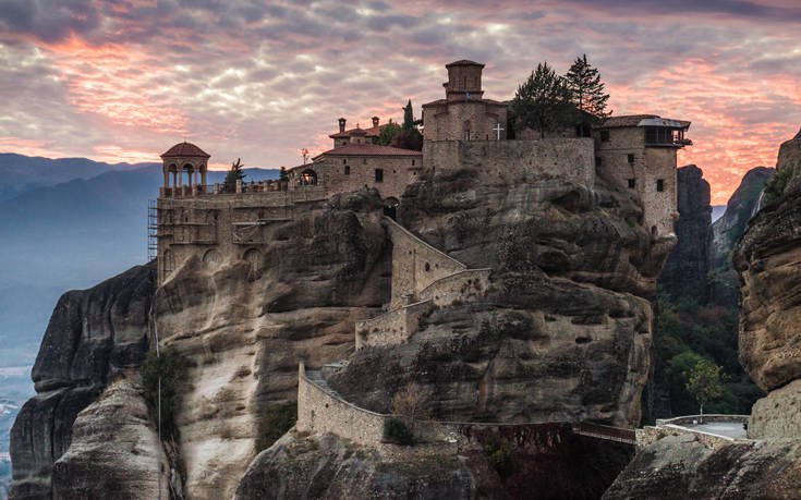 Μαγικές φωτογραφίες από ηλιοβασίλεμα στα Μετέωρα