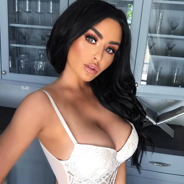Η Abigail Ratchford ανεβάζει το θερμόμετρο στα ύψη 30 abagdr10 1