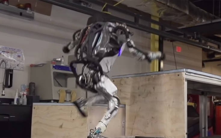 Το ανθρωποειδές ρομπότ που τρέχει και υπερπηδάει σκαλιά