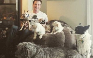 man who lives with animals 26 320x200 1