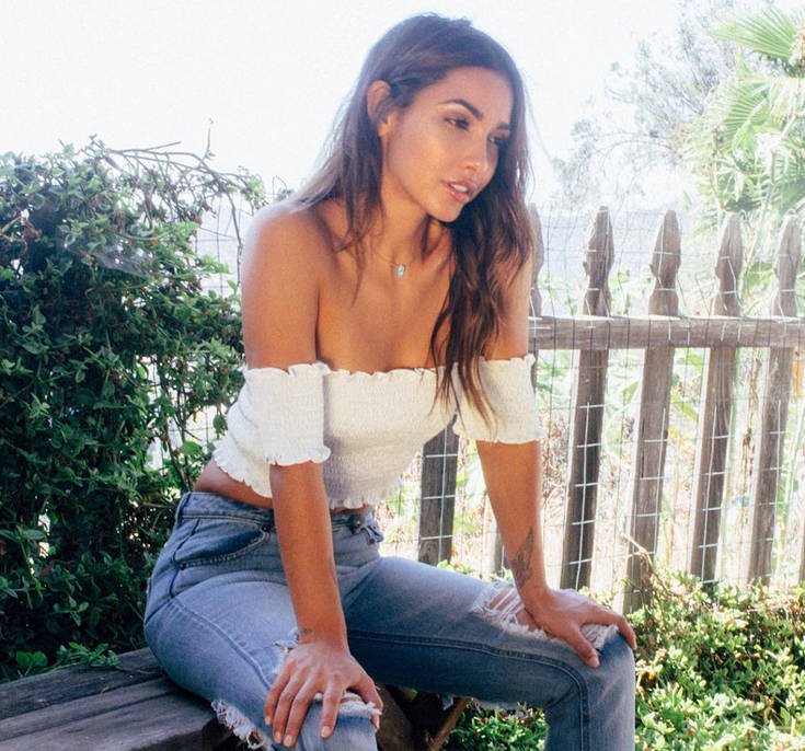 Η καλλίγραμμη μελαχρινή του Instagram 26 michelematuro6